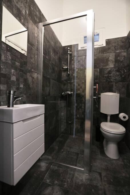 Apartment Unwind In Style W Sauna Dsgn 2br *