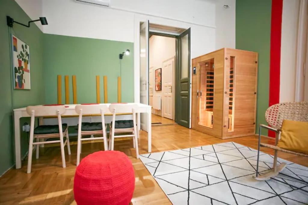 Unwind In Style W Sauna Dsgn 2br *