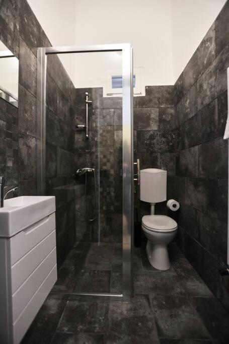 Unwind In Style W Sauna Dsgn 2br * Budapest