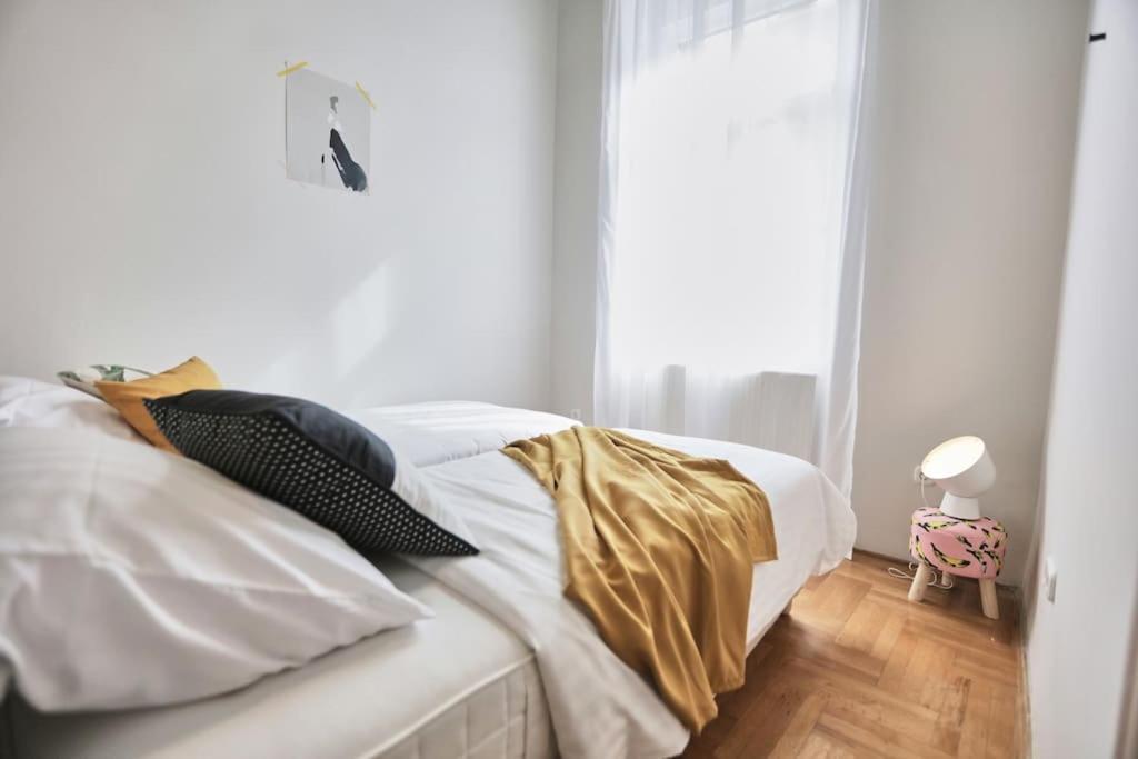 Unwind In Style W Sauna Dsgn 2br Apartment *